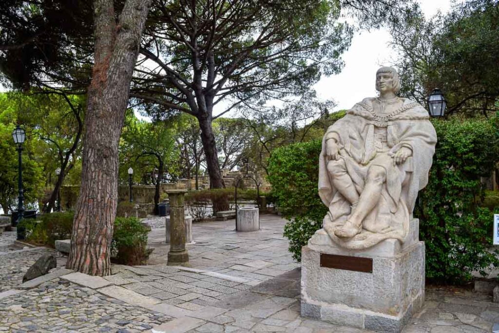 Sao Jorge Courtyard, Lisbon